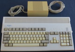 Rare Vintage Commodore " Amiga 1200 " Computer (vgc)