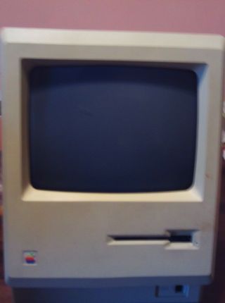 Apple Macintosh 512k With Travel Bag,  Mouse,  Keyboard And Floppy Disk Drive