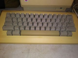 1984 Macintosh 512K Model M0001 Mac Mouse case keyboard,  2 800k ex drive apple 3