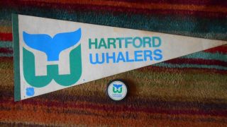 Nhl Hartford Whalers Vintage Defunct Logo Hockey Pennant & Puck