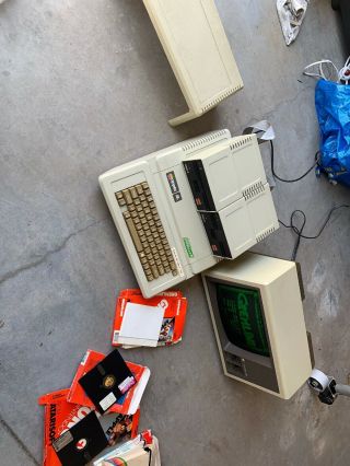 Apple Iie Computer W/two Apple Drives Games Software Monitor Stand