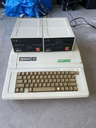 Apple IIe Computer w/Two Apple Drives Games Software Monitor Stand 2
