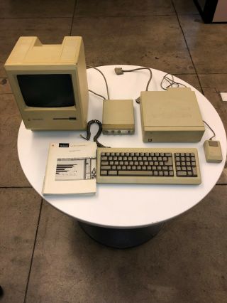 Vintage Apple Macintosh Plus 1mb Model M0001a Computer With Keyboard & Mouse