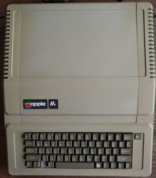 Apple Iie Vintage Apple Ii Computer - A252064 1982 Rev B Non - Enhanced
