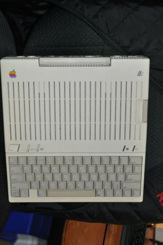 Apple Iic Vintage Computer System A2s4100c Ii 2c
