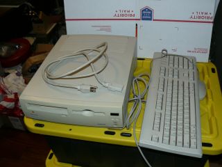 Apple Macintosh Performa 6200cd Computer Os 7.  5.  3 Powers Up Runs Usa