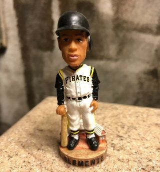 Roberto Clemente Pittsburgh Pirates Cooperstown Exclusive 3” Magnetic Bobblehead