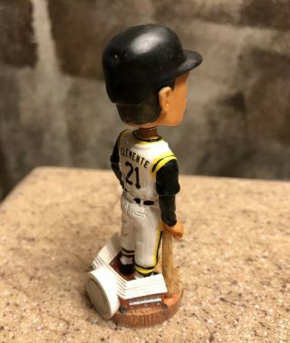 ROBERTO CLEMENTE Pittsburgh Pirates Cooperstown EXCLUSIVE 3” Magnetic Bobblehead 3