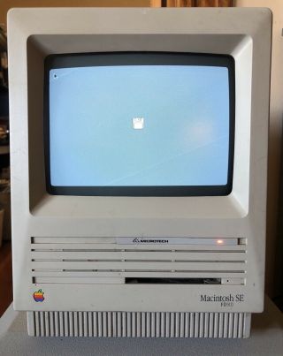Vintage 1988 Macintosh Se Apple Personal Computer & Power Cord Boots Up