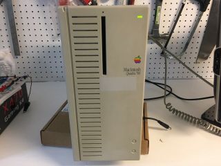 Vintage Apple Macintosh Quadra 700 M5920 Computer - Powers On