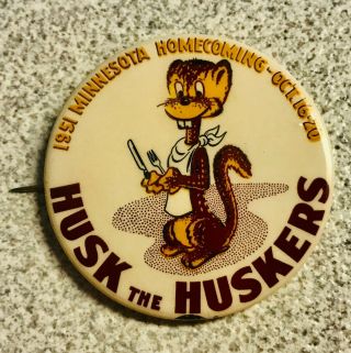 1951 Minnesota Gophers Homecoming Pin,  " Husk The Huskers " Get For Oct 12 Game