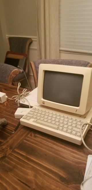 Vintage Apple Iic 2c Model A2s4000 Computer,  Monitor,  Keyboard,  Cables,  And More