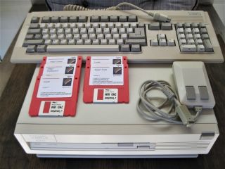 Commodore Amiga 3000 Computer 030/25mhz,  2mb Chip/4mb Fast,  Scsi 2.  1 G Hd & More
