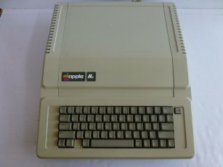VINTAGE APPLE IIE COMPUTER EARLY DESKTOP DOS BASIC 80S 2