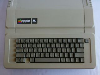 VINTAGE APPLE IIE COMPUTER EARLY DESKTOP DOS BASIC 80S 3