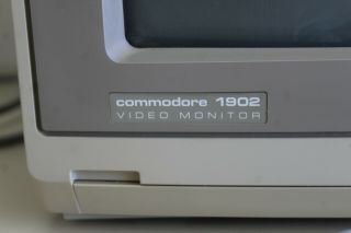 Commodore 1902 Video Monitor CABLES POWERS ON 3