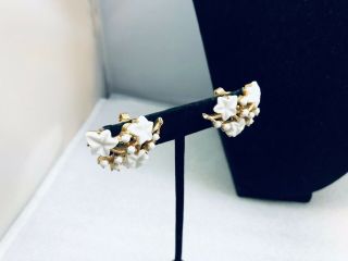 Vtg.  Crown Trifari White Carved Lucite Leaves & Gold Tone Clip On Earrings