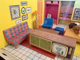 VINTAGE BARBIE CARDBOARD DREAM HOUSE 1962 WITH ACCESSORIES FURNITURE WIGS 3