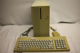 Apple Macintosh Quadra 700 M5920 Computer Vintage