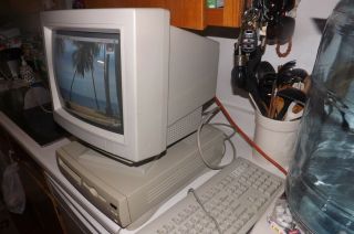 Vintage Apple Macintosh Performa 630CD PowerPC w/ Monitor - In The Box 3