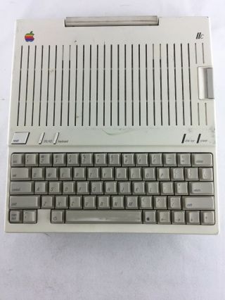 VINTAGE APPLE COMPUTERS IIC A2S4000 No power Cord - Fast - L03 2