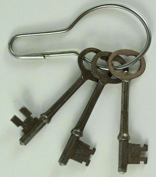 Antique Vintage Skeleton Keys Set Of 3 Iron On Ring Numbered S - 113