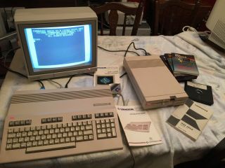 Commodore 128,  1571 Disk Drive And 1902a Monitor Bundle W/ Flight Simulator S/w