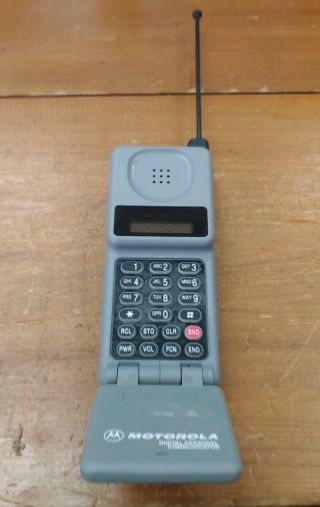 Vintage Motorola Digital Personal Communicator Flip Cell Phone Model 67416a