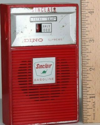 VINTAGE SINCLAIR DINO Supreme Gas Pump Style 6 Transistor AM Radio, 2