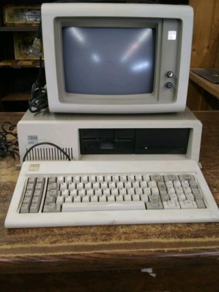 Vintage 1980,  1982 Ibm 5160 Personal Computer Xt Desktop