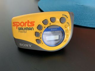 Vintage Sony Sports Walkman Fm/am 10 Presets Radio With Arm Strap Srf - M78