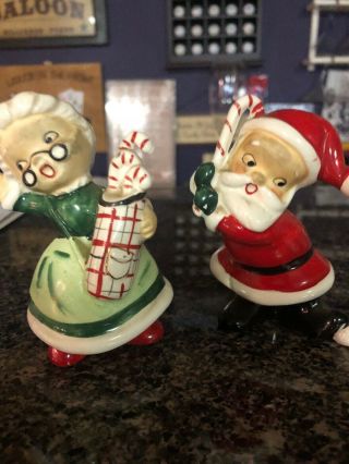 Vintage Lefton Golfing Santa And Mrs Claus Salt Pepper Shakers