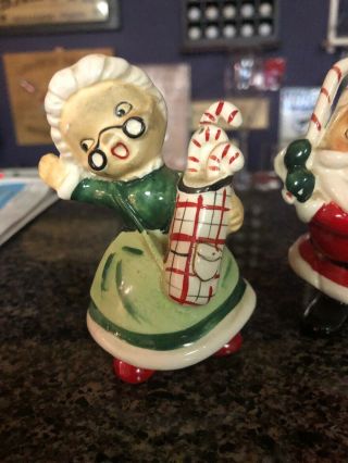 Vintage Lefton Golfing Santa And Mrs Claus Salt Pepper Shakers 2