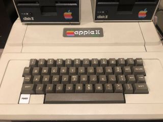 Vintage Apple Computer Inc.  Apple II Plus A2S1048 W/ Monitor III & 2 Disk 3