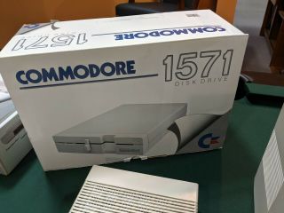 Commodore 1571 5 1/4 " Drives Cables And Paperwork Great Condit