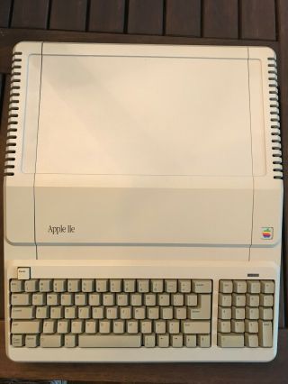 Functional Apple Iie Platinum Computer Model A2s2128,  3 Cards