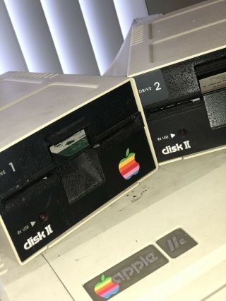 VINTAGE Apple IIe Computer A2S2064,  Disk II (2) Drives,  Numeric Keypad 3