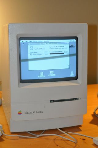 Vintage Apple Macintosh Classic Computer M1420 - No Yellowing