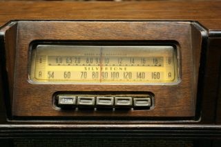VINTAGE OLD ANTIQUE SILVERTONE PUSH BUTTON TABLE RADIO,  MODEL 7036A,  1941,  RESTORED 3