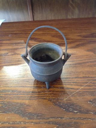 Vintage 3 Legged Cast Iron Cauldron Kettle Bean Pot Small Size