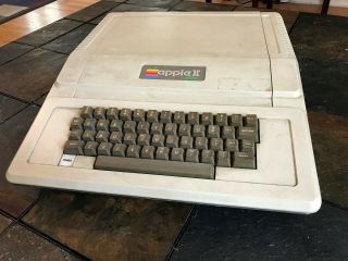 Vintage Apple II Plus Computer A2S1048 BEEPS AND POWER LIGHT (Computer Only) 2