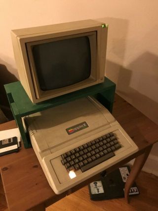 Vintage Apple II Plus Computer A2S1048 BEEPS AND POWER LIGHT (Computer Only) 3