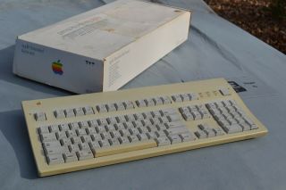 Apple Extended Keyboard Ii M3501 And A Box For 1st Model M0115 Vintage Macintosh