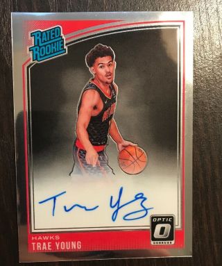 2018 - 19 Panini Optic Trae Young 198 Hawks Rc Rookie On Card Auto Autograph