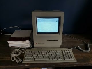 Vintage Apple Macintosh Classic Computer (m0420) W/ Keyboard & Manuals