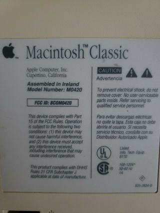 Vintage Apple Macintosh Classic Computer (M0420) w/ Keyboard & Manuals 3
