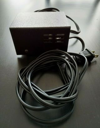 Commodore VIC - 20 Computer Modern (2018) Power Supply 2 - Pin Style 3