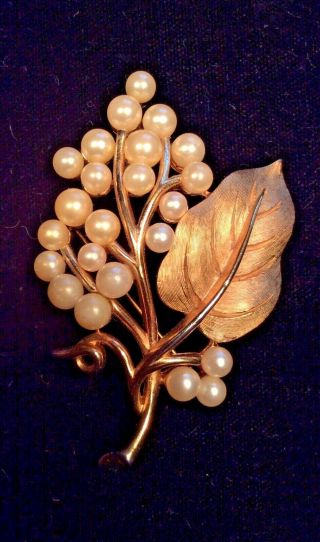 Vintage Crown Trifari Signed Brooch Pin Gold Cluster Faux Pearls Leaf