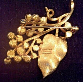 Vintage Crown Trifari Signed Brooch Pin Gold Cluster Faux Pearls Leaf 3