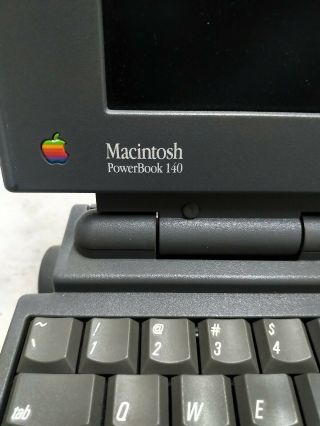 Macintosh Apple Powerbook 140 - POWERS ON 2